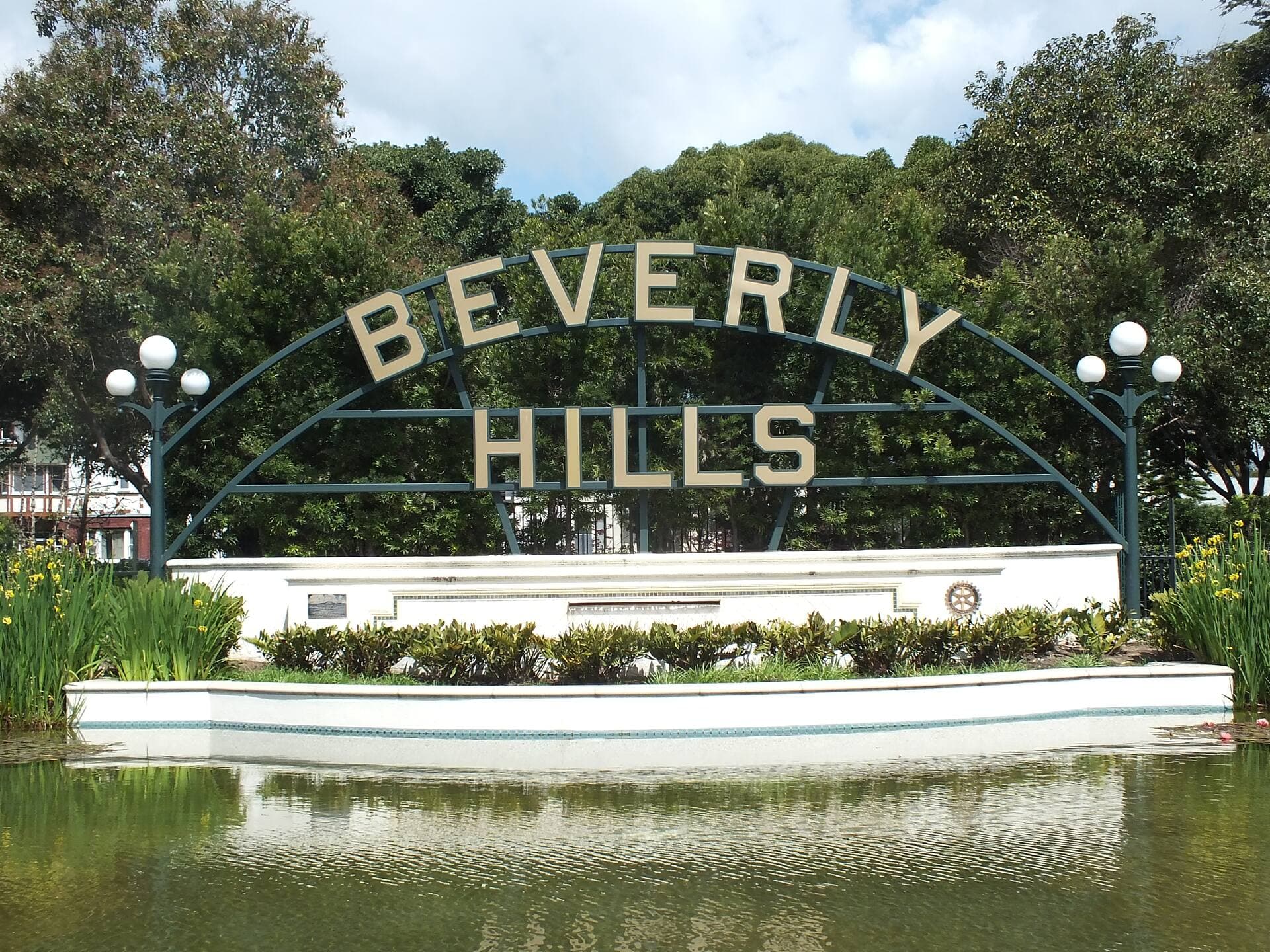 Beverly Hills sign in Beverly Gardens Park